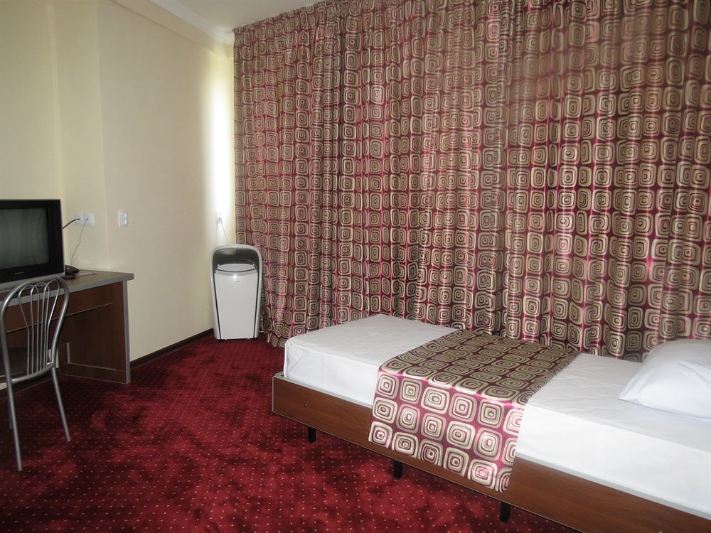 Rohat Hotel Chilonzor Tashkent Ngoại thất bức ảnh