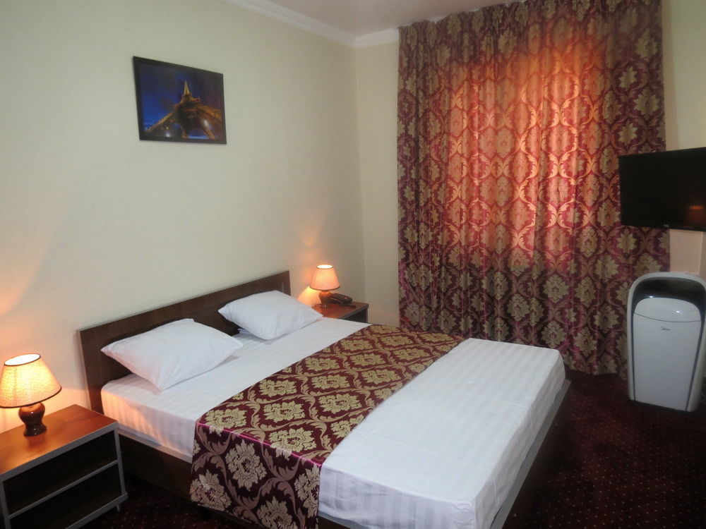 Rohat Hotel Chilonzor Tashkent Ngoại thất bức ảnh