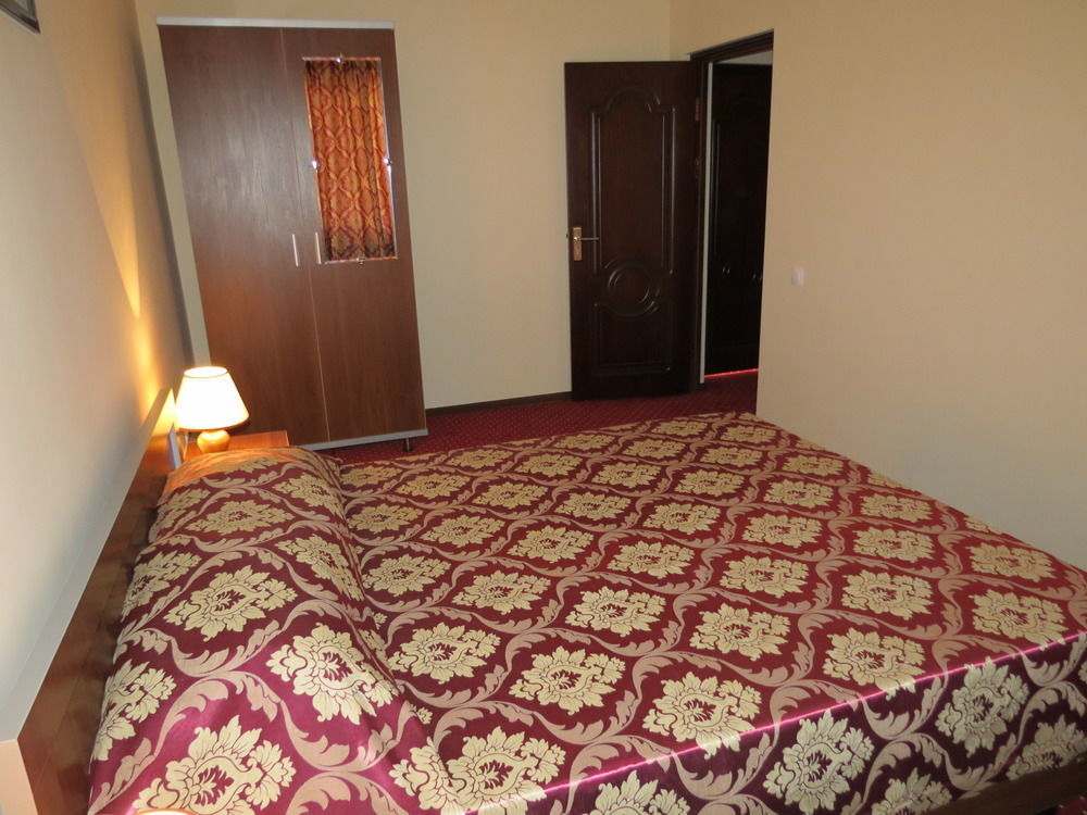 Rohat Hotel Chilonzor Tashkent Ngoại thất bức ảnh