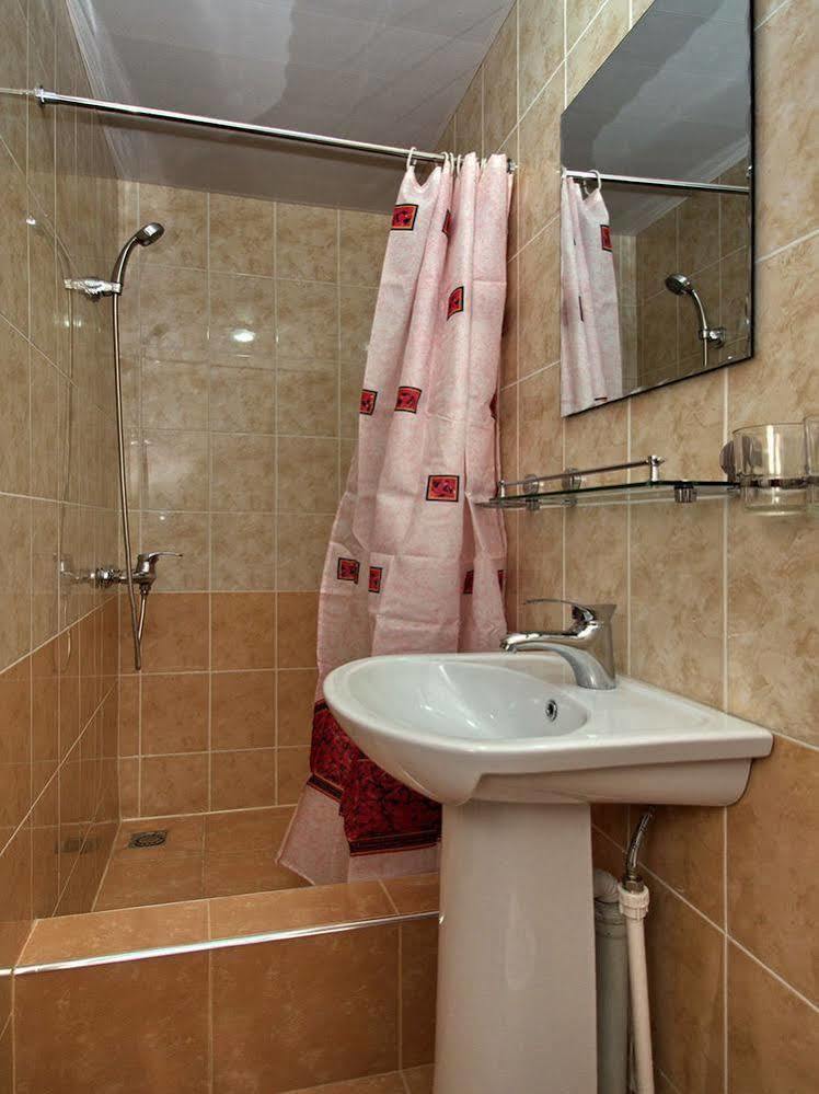 Rohat Hotel Chilonzor Tashkent Ngoại thất bức ảnh